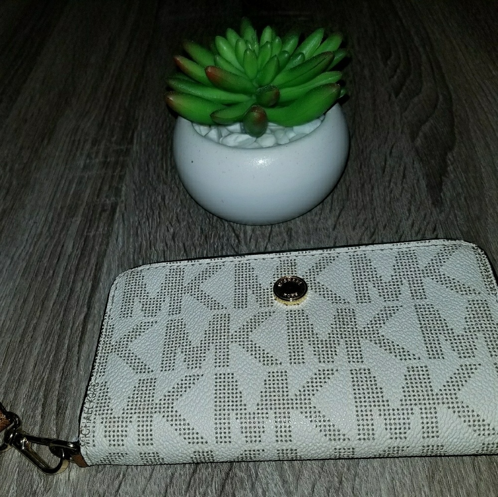 Michael Kors Phone Wristlet